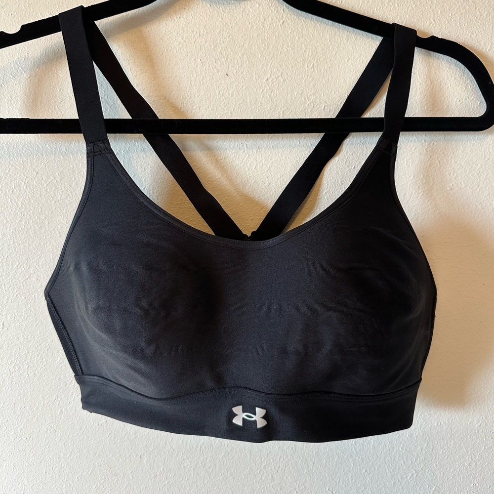 Under Armour women's sports bra size Medium